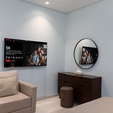 شقة Burj Khalifa Views 2Br With Infinity Pool Downtown دبي المظهر الخارجي الصورة