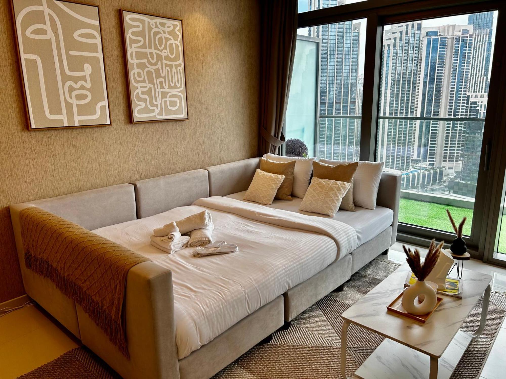 شقة Burj Khalifa Views 2Br With Infinity Pool Downtown دبي المظهر الخارجي الصورة