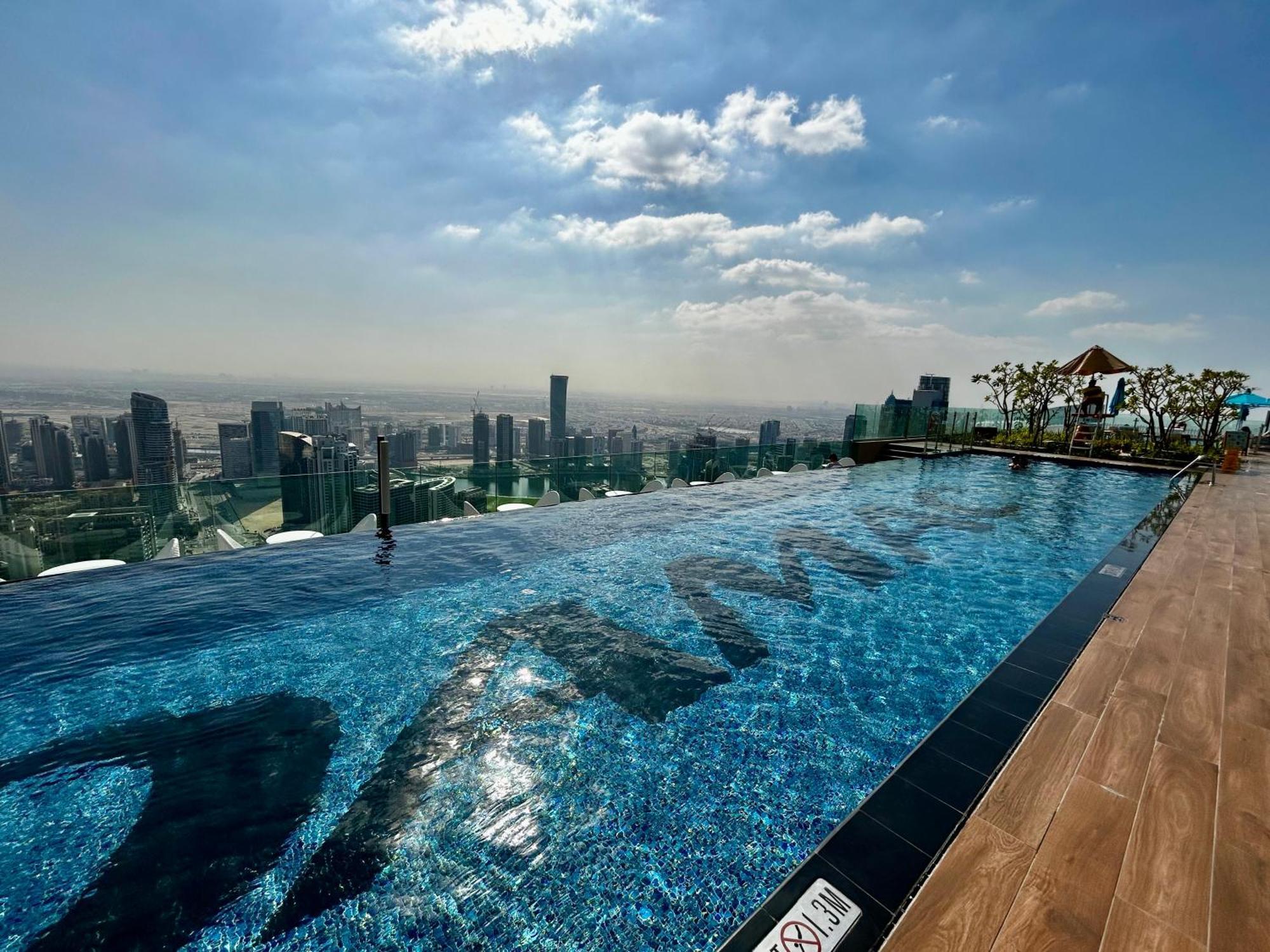 شقة Burj Khalifa Views 2Br With Infinity Pool Downtown دبي المظهر الخارجي الصورة